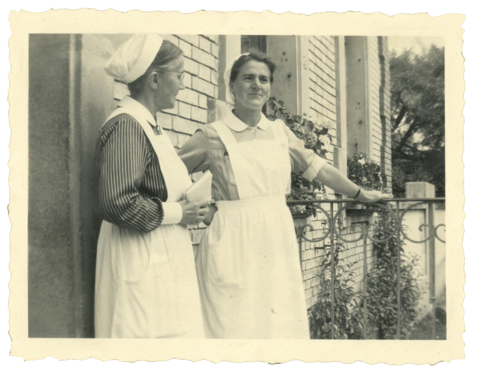 F_0446a_zwei_Pfegerinnen